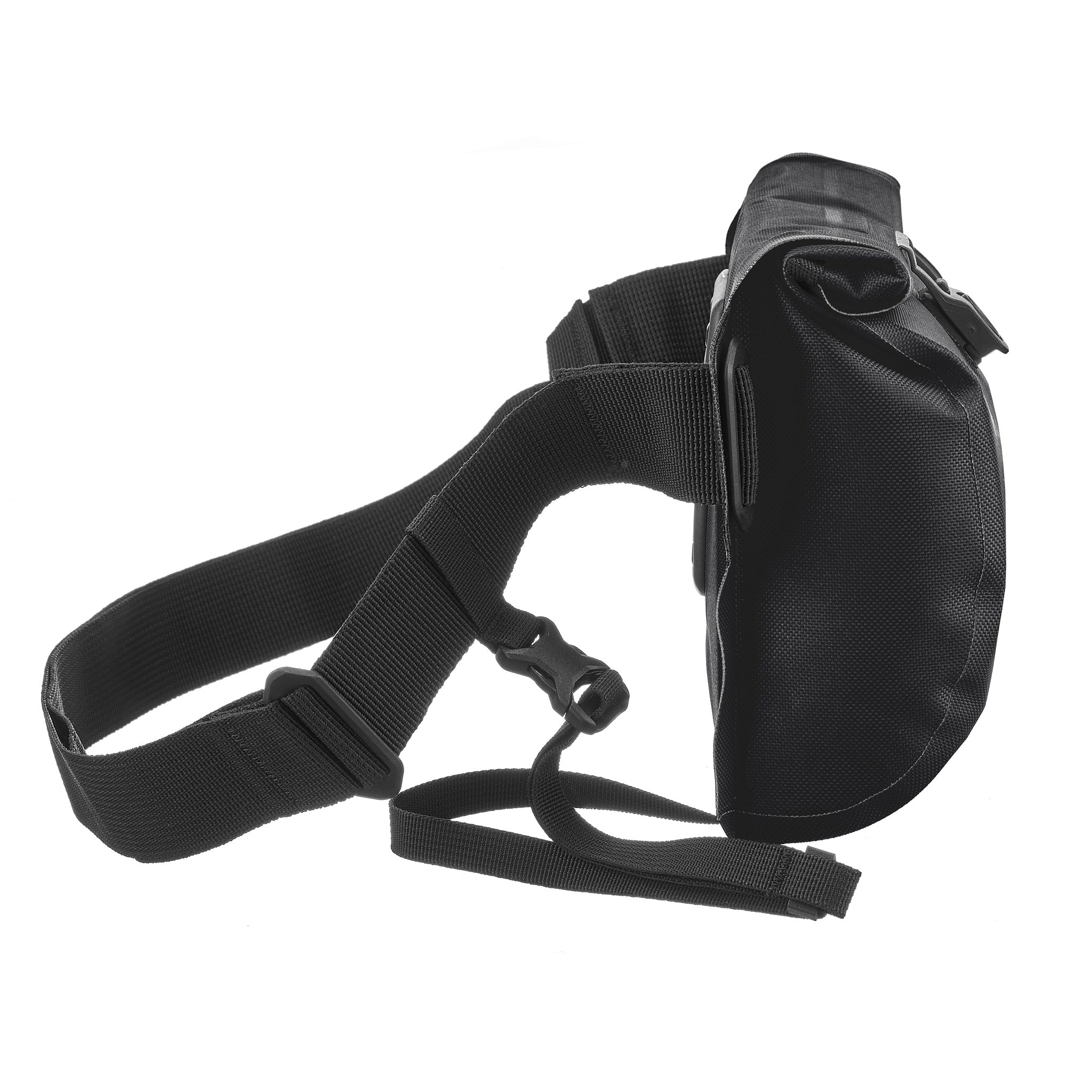 Seitenansicht der ORTLIEB Velo-Sling Flex in black 2.5 Liter mit verstellbarem Schultergurt